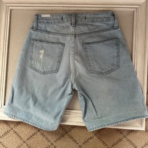 Lovers+Friends Dylan Slouchy boyfriend shorts in light blue 24 - Picture 2 of 13